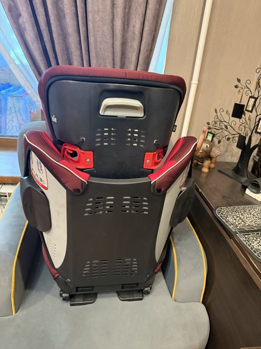 Продам детское авто кресло joie