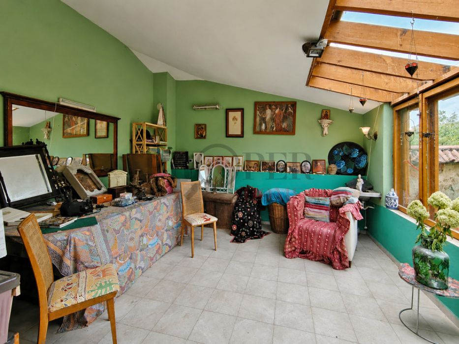 Продажба Къща гр. Велико Търново - с. Хотница 130m² и двор 1670m²
