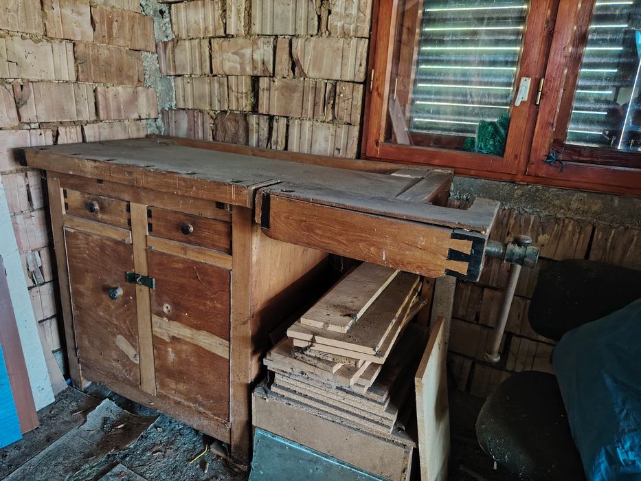 Vând banc de lucru-tejghea tâmplar.