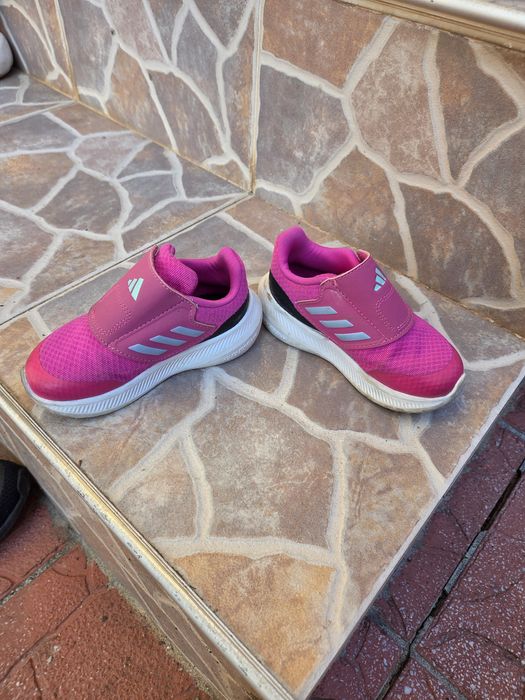 Маратонки адидас номер 24