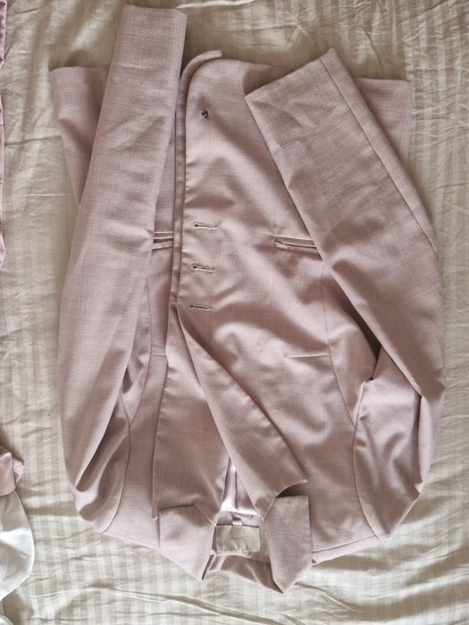 Продават се заедно