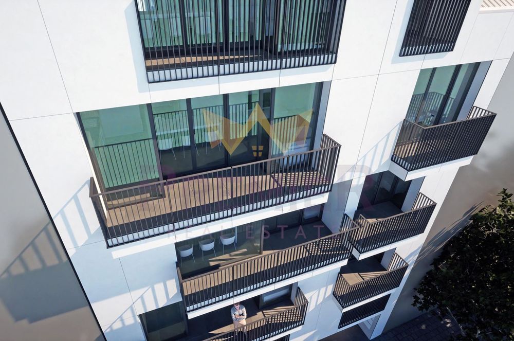 Продава се Тристаен апартамент в Варна, Лятно кино Тракия - 119 кв.м за 2437 €/кв.м - Снимка #2