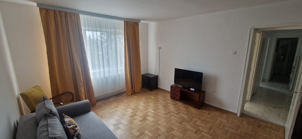 Închiriez apartament