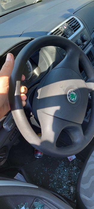 Skoda Fabia 1,2 i
2007, Бензин, Ръчни скорости, 70к.с. За части