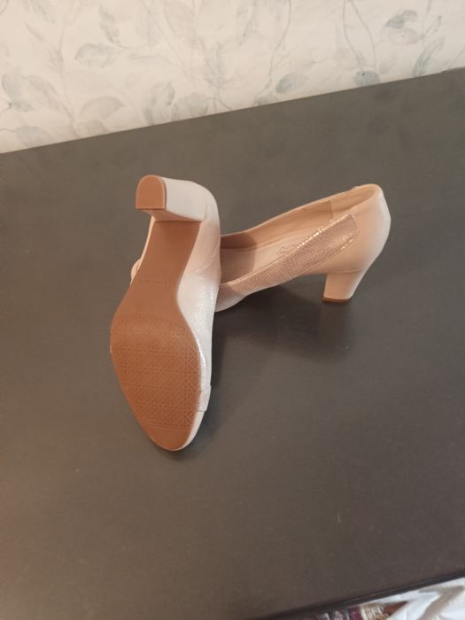 Продам женские туфли