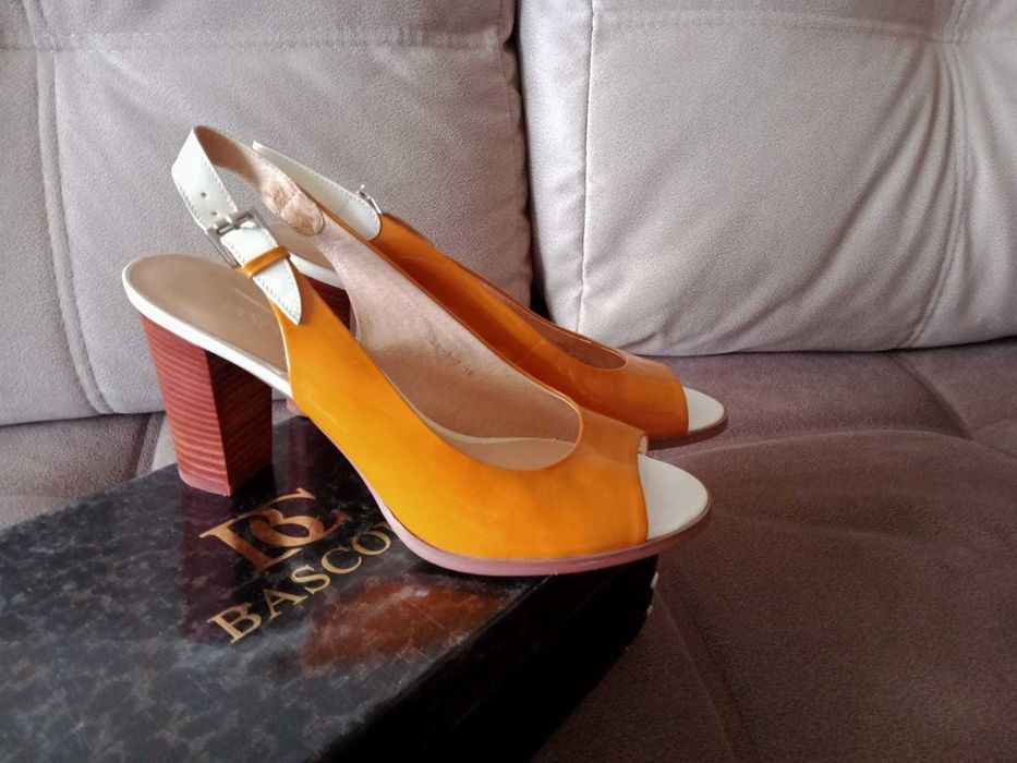 Продам женские туфли