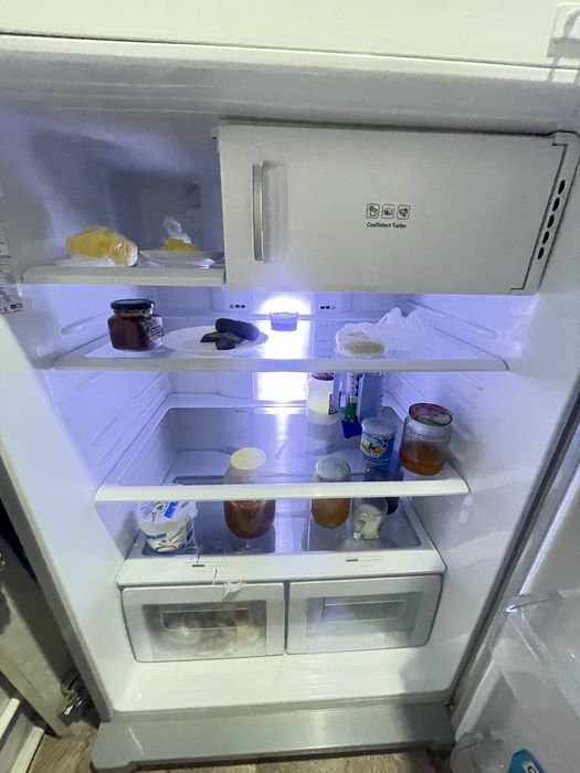 Срочно продам Холодильник Самсунг.