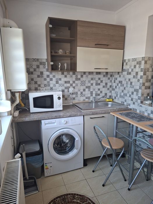 Închiriez garsoniera