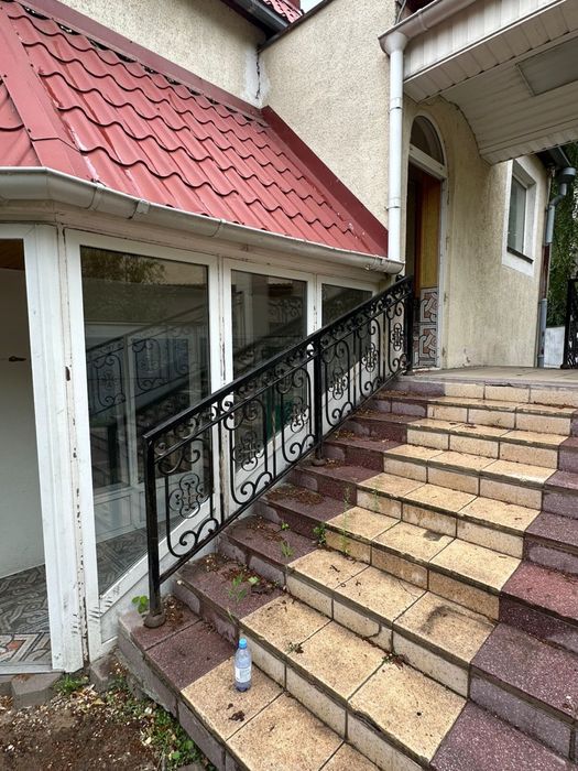 Продам перила + в комплекте решетки на окна