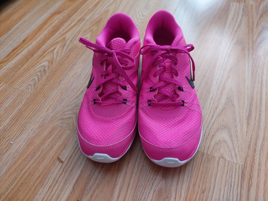 Дамски маратонки Nike