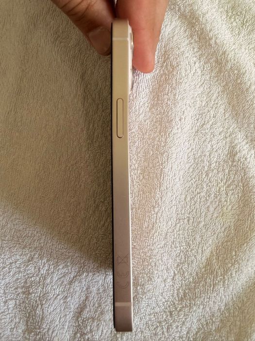 Vand Iphone 13 impecabil