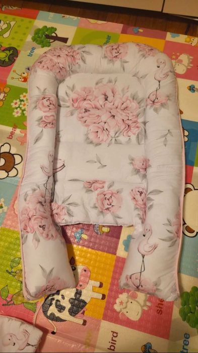 Set 4 in 1 Cosulet bebelus ⁃ Babv Nest cu doua fete, Peonie Pink
