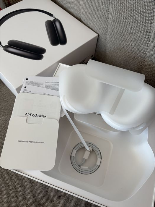 AirPods Max Gen 1 (Lightning port)