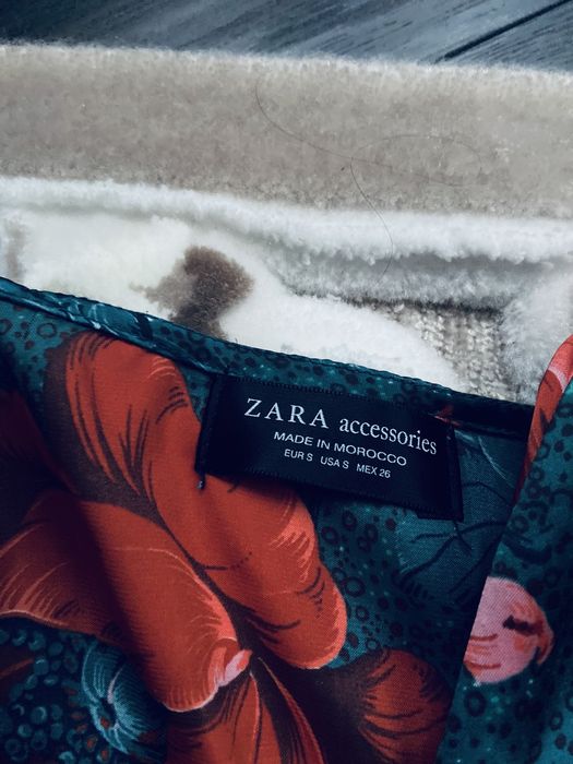 Body Zara model floral