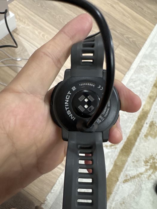 Продам часы garmin instict2 в хорошем состояний !