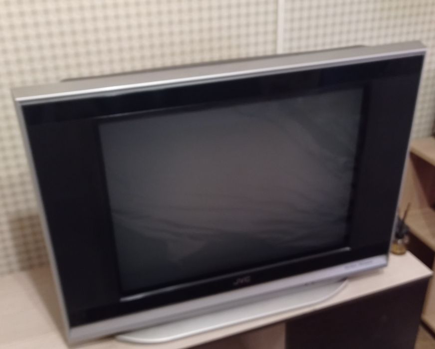 Телевизор JVC 72 см диагональ