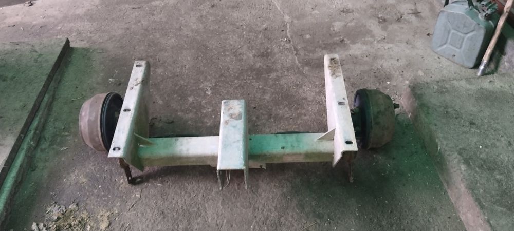 Axa remorca sau platforma