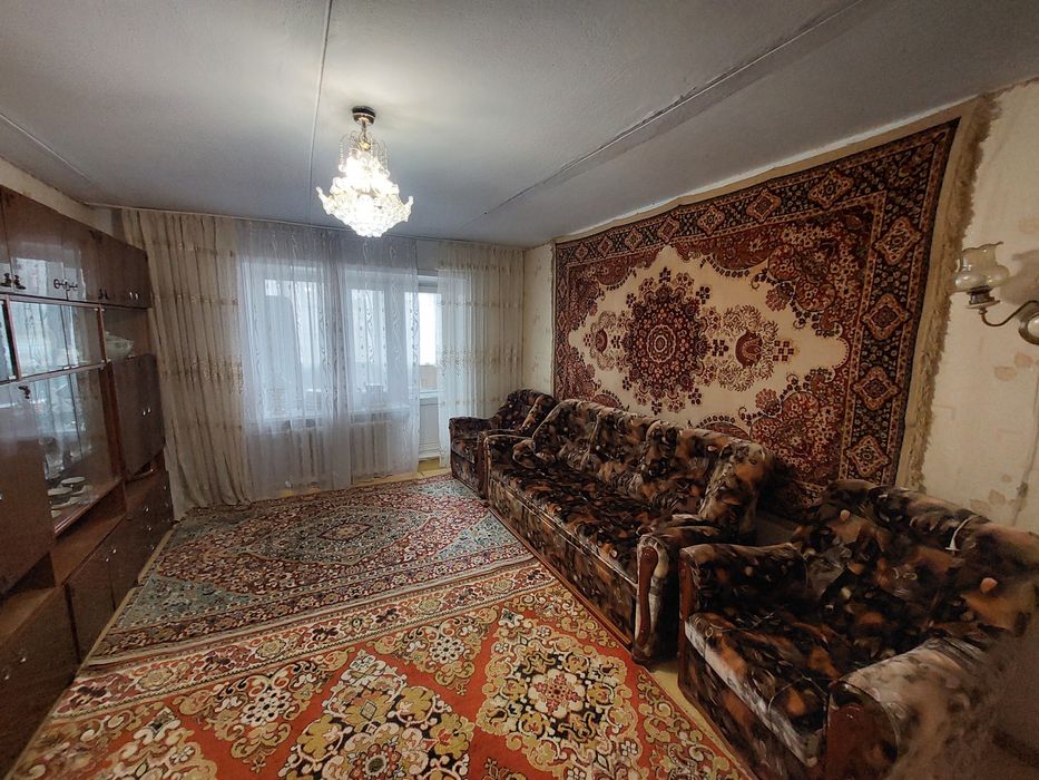 Продаётся 4 комнатная квартира.