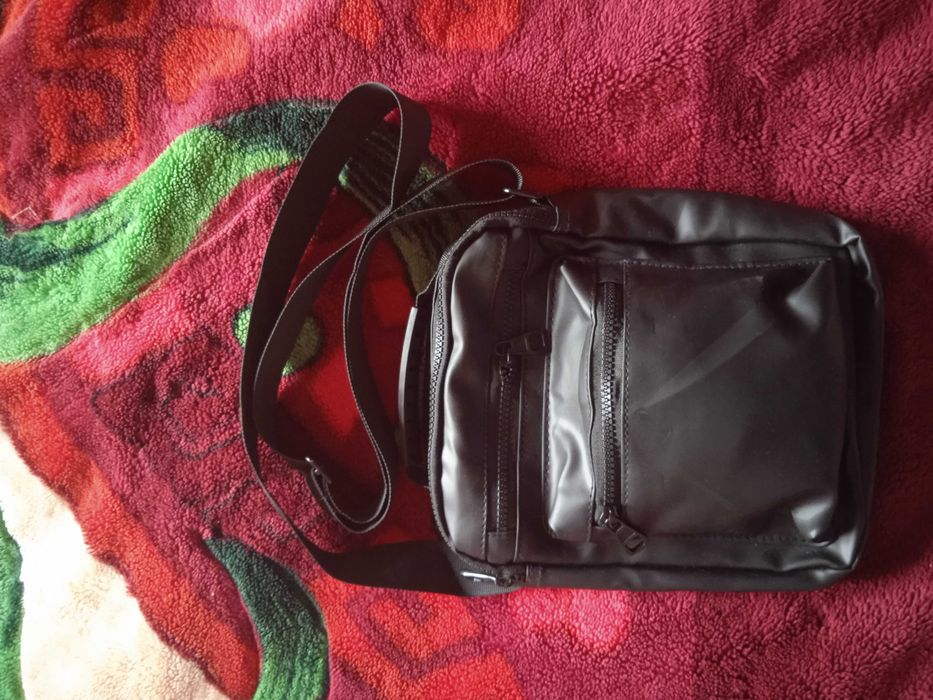 Продам барсетку новую .