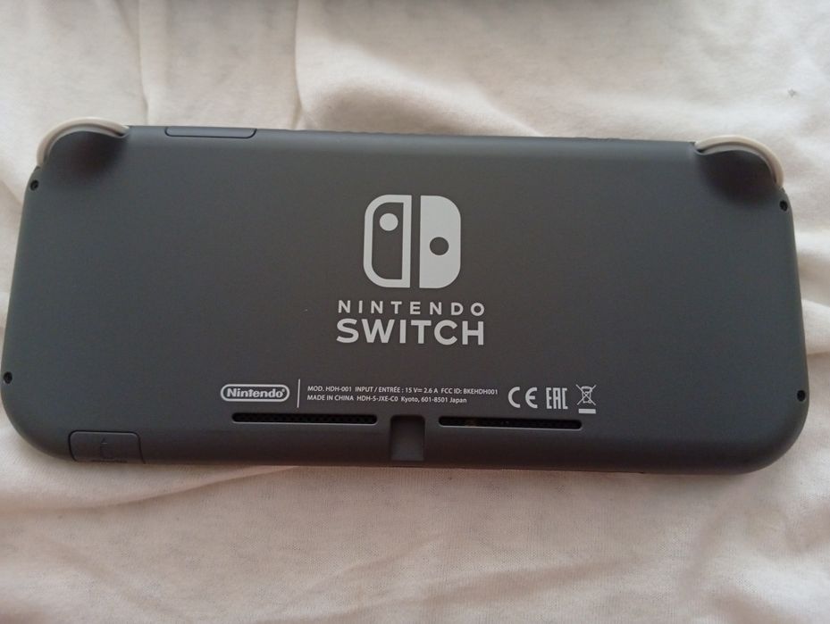 Vând Nintendo Switch Lite impecabil + 5 Jocuri + Accesorii.Fac și schimburi