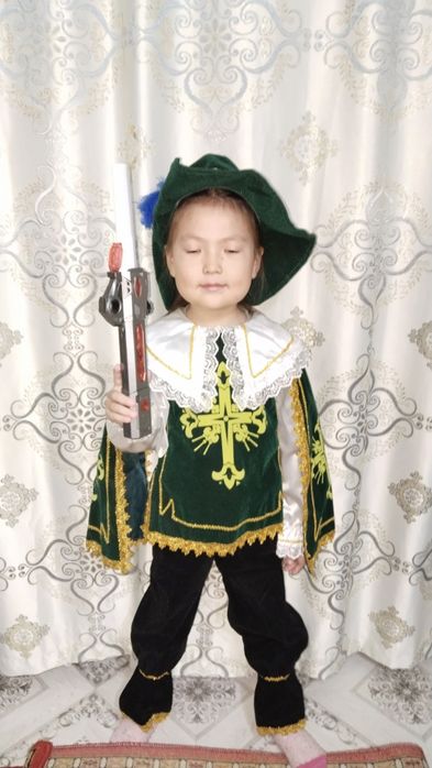 Продам новогодние костюмы