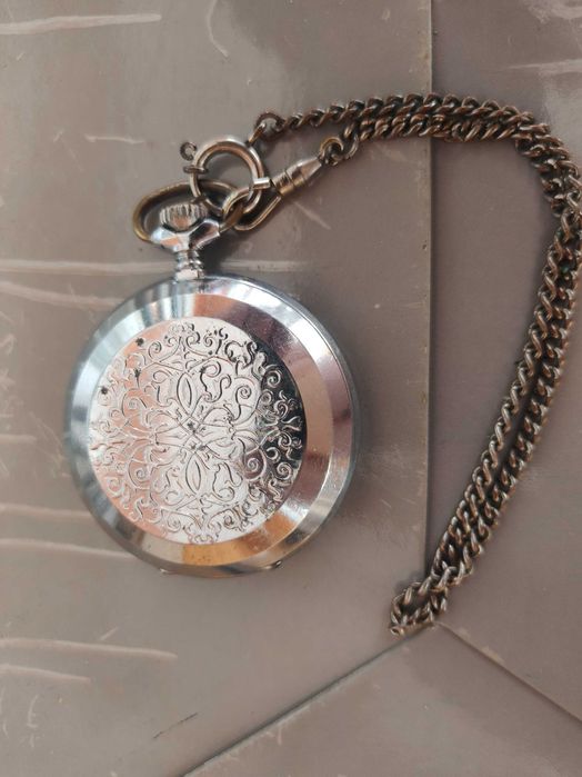 Продам карманные часы Molnija (СССР)