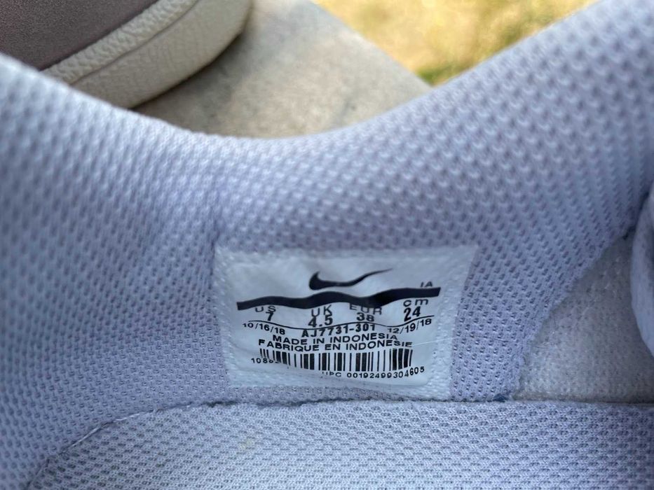 маратонки NIKE 38