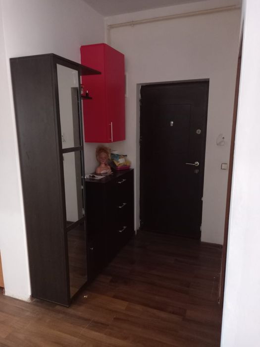 Închiriez apartament 3 camere