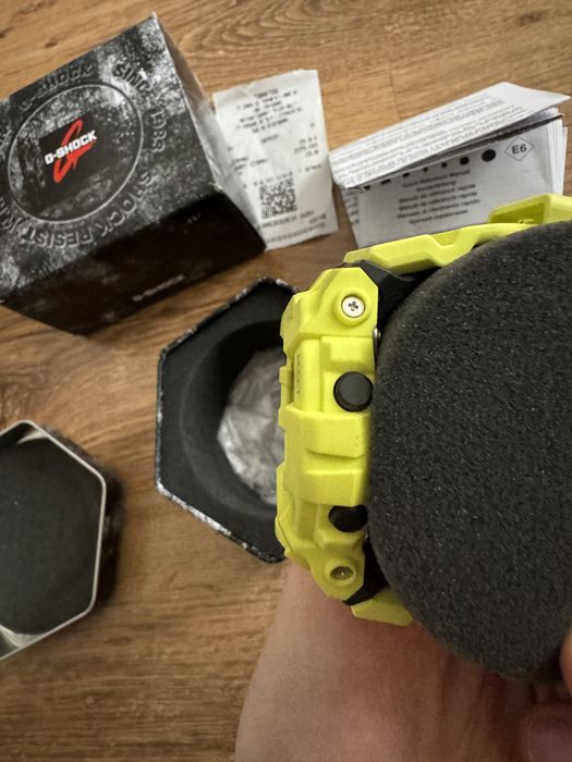 Casio G-shock GBA-800-9AER часовник в неонов цвят