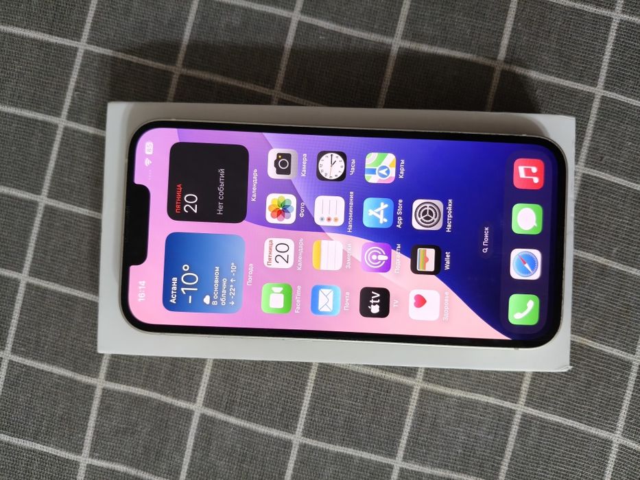 Продаю iphone (айфон) 13