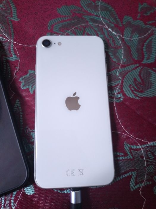 Iphone se 2gen (2020)  64гига