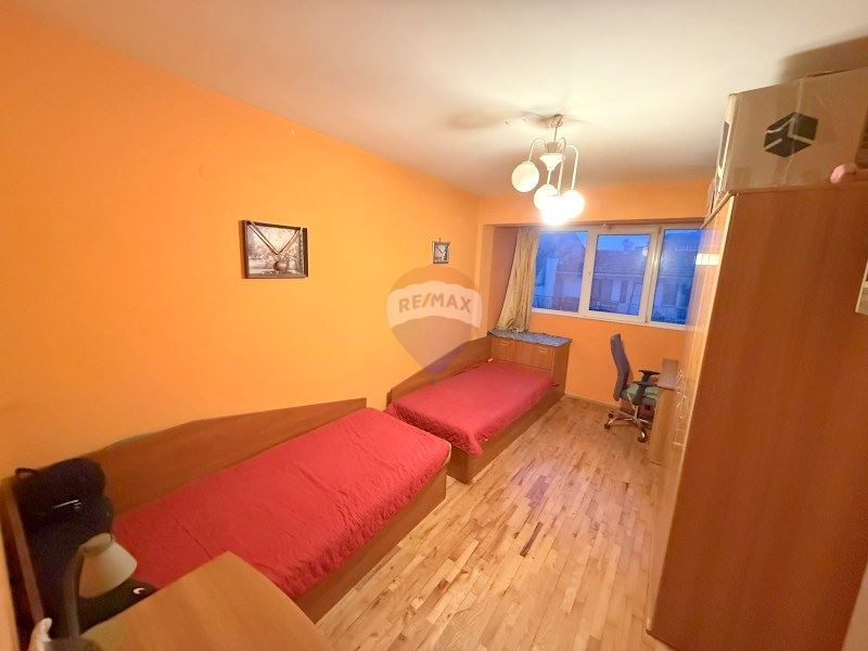 Продава се Тристаен апартамент в Варна, Спортна зала - 6927 кв.м за 16 €/кв.м - Снимка #5