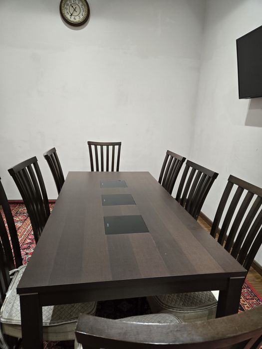 Продам обеденный гарнитур из Таиланда (Стол и 8 стульев)