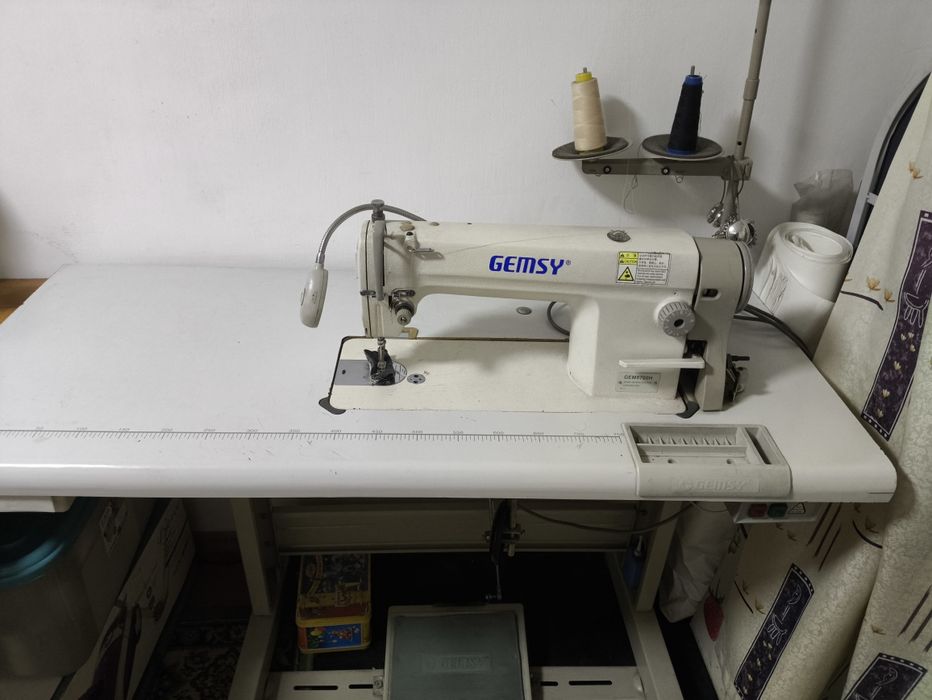 Швейная машина в отличном состоянии