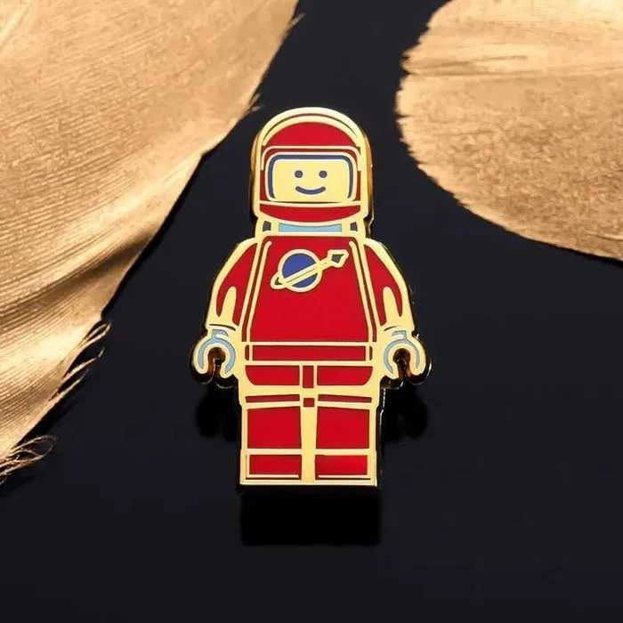 Значок в виде астронавта из LEGO