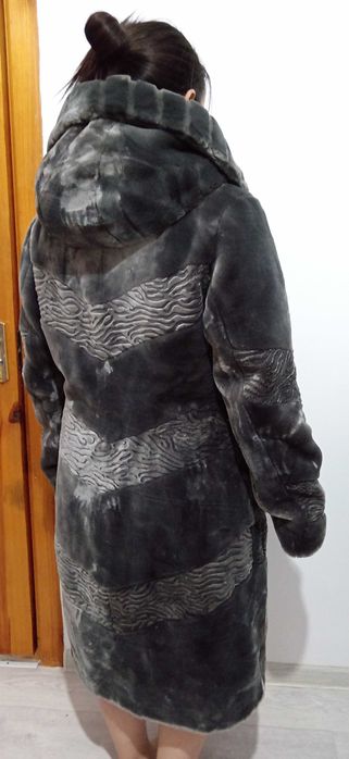 Продам мутоновую шубу