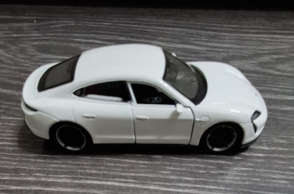 VÎND machetă PORSCHE MAYCAN TURBO S din metal de colecție