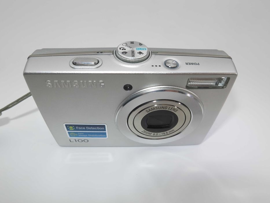 Samsung L100 ултра компактен цифров фотоапата, дигитална камера с алуминиев корпус, в отлично сътояние, тестване и работи перфектно, пълен комплект