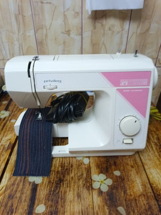 Mașini de cusut electrice