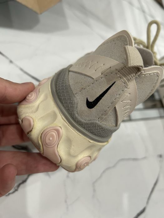 Маратонки Nike.