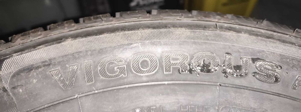 Anvelope 235/65 R17 M+S. NOI