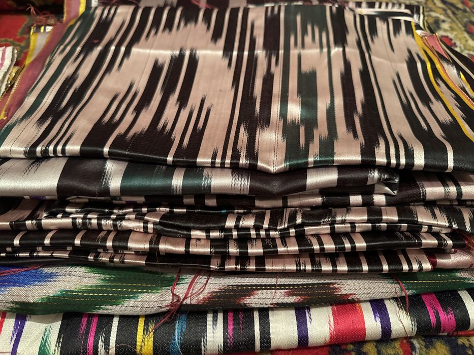 Продается Адрас АТЛАС и крепдишин платки мотерал отрезы 1-2-3 метров