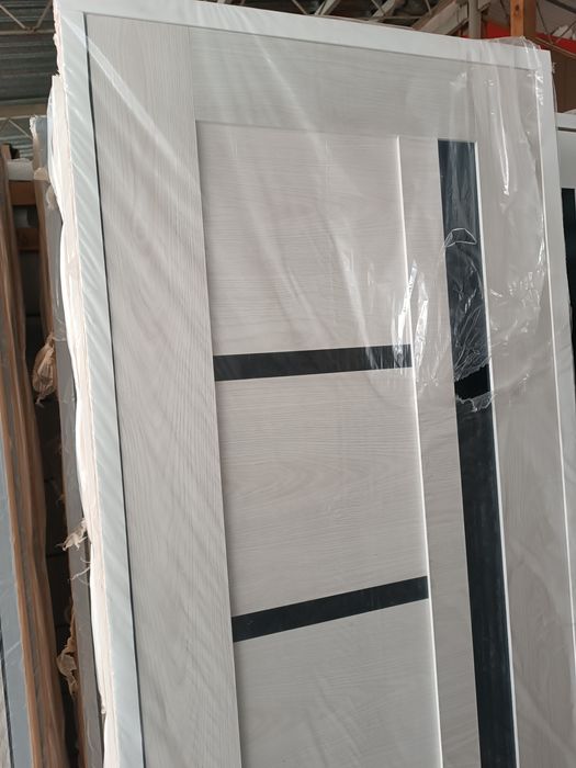 Установка двер и плинтус