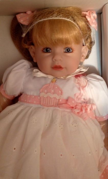 Кукла фирменная, размер 18"