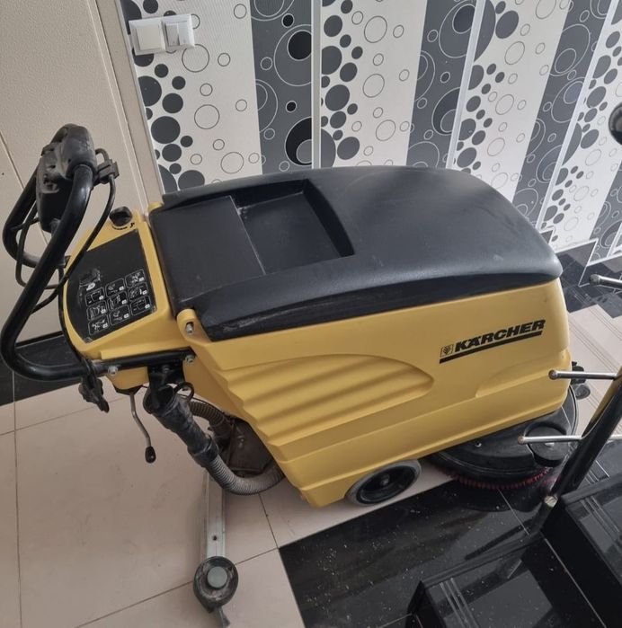 Продам поломоечное машинка karcher BD 530