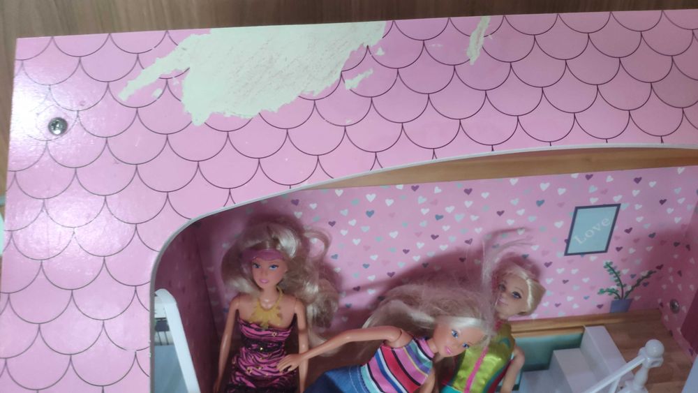 Дървена къща за кукли