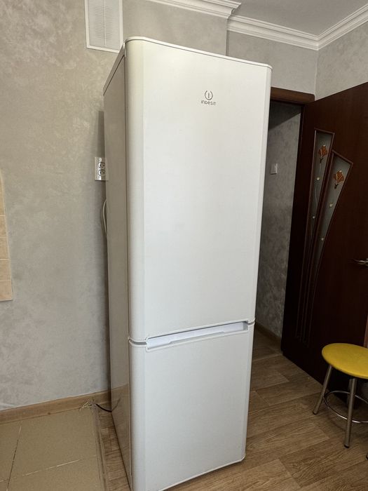 Холодильник indesit