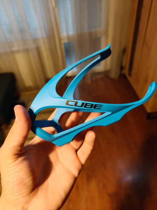 Кошничка за бидон Cube