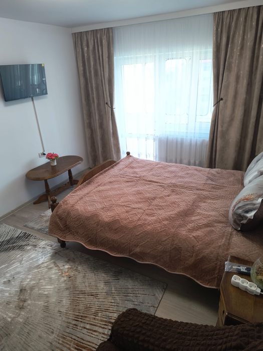 Inchiriez apartament  cu 2 dormitoare decomandate