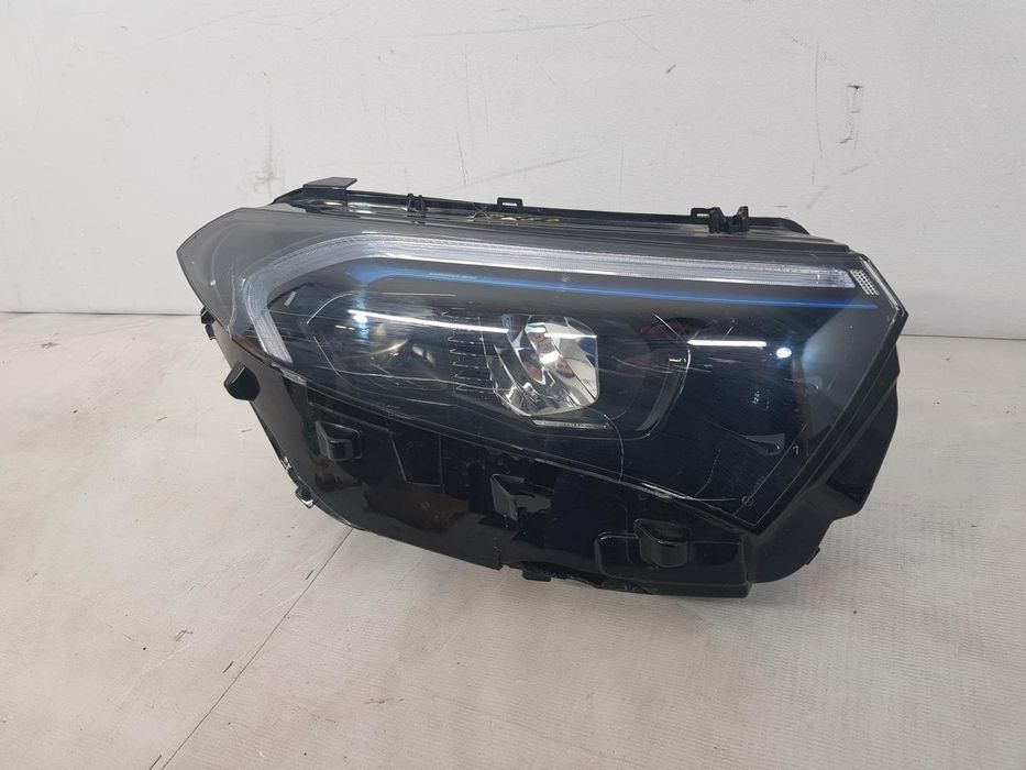 Far dreapta Mercedes EQB dupa 2021
